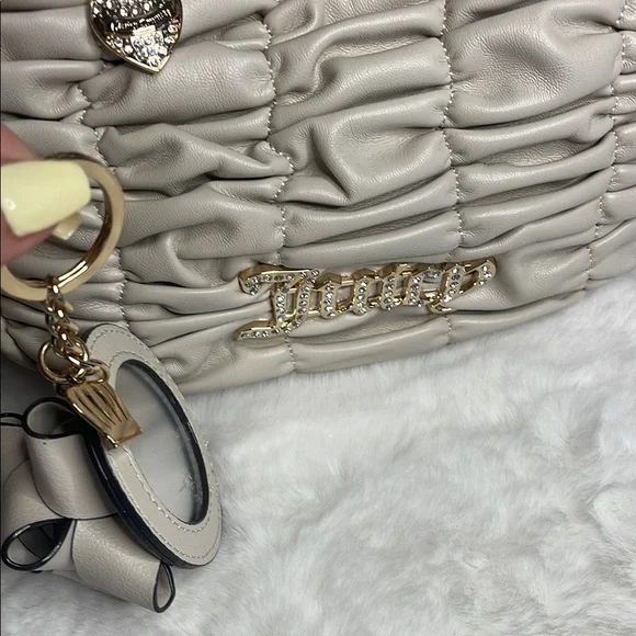 Juicy Couture- Cream Quilted Handbag with Gold Accents & Key chain - Picture 4 of 15